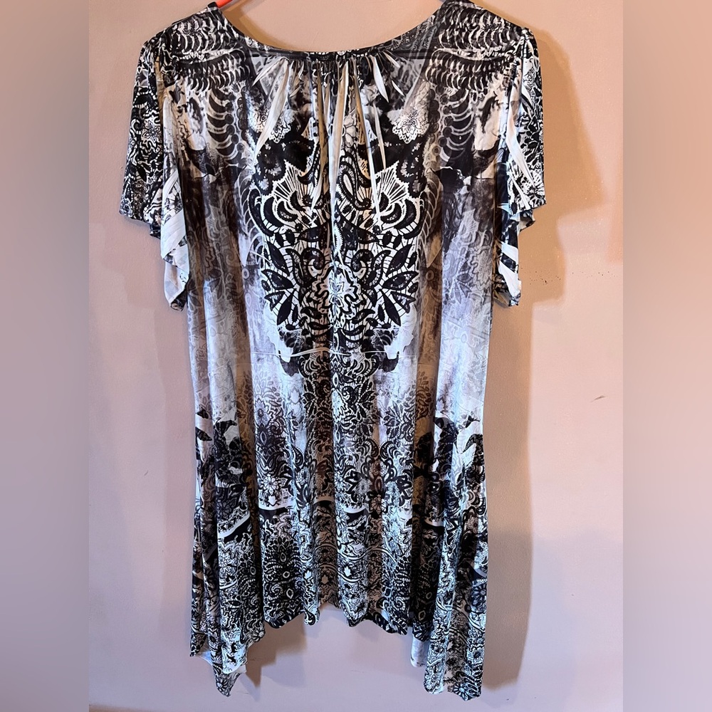 World Unity Woman 1X beautifully embellished tunic top. - Picture 4 of 5